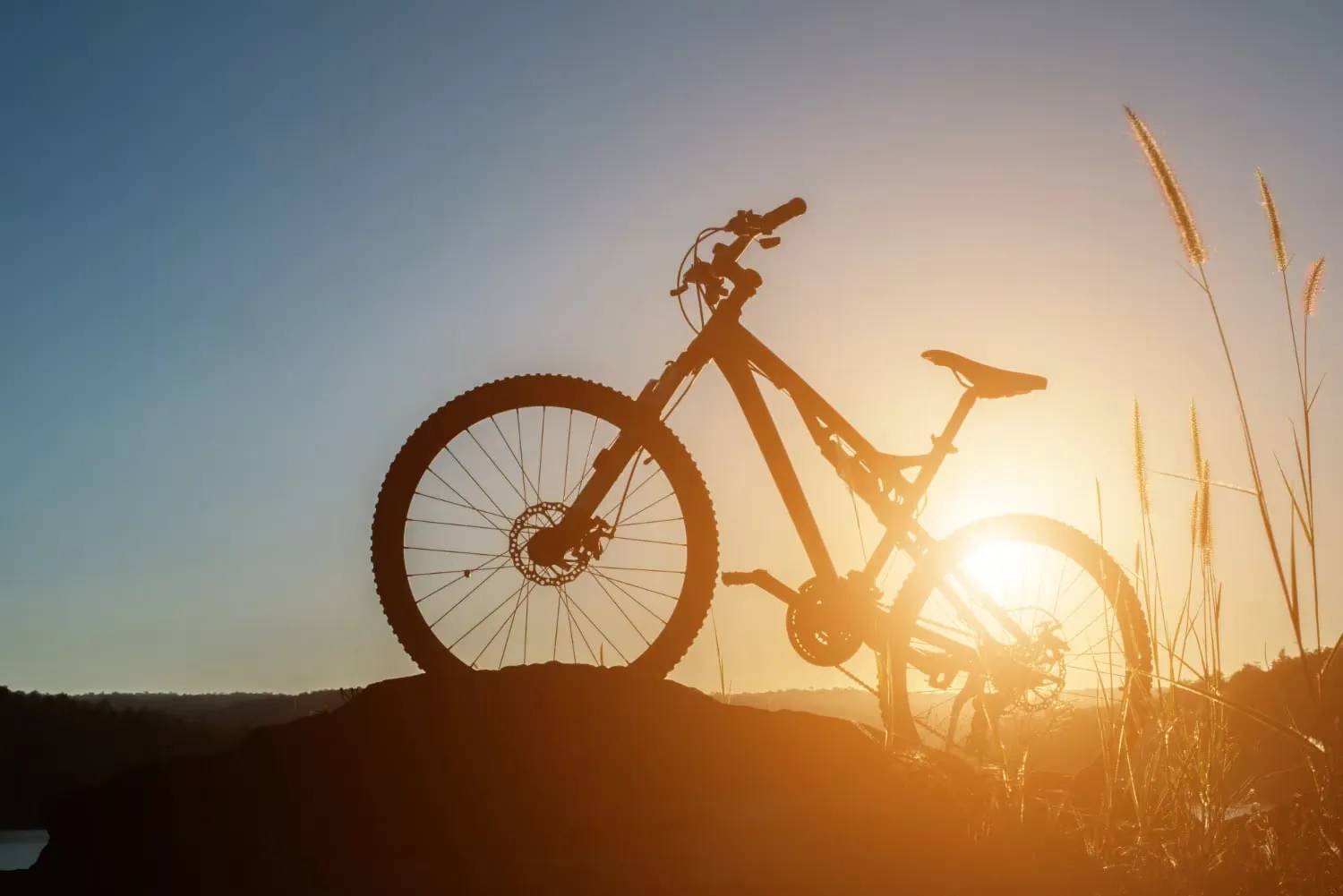 Horské kolo při západu slunce | Cyklotéka Fiala